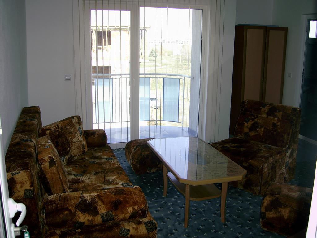 Sianie Guest House Ravda Exterior photo
