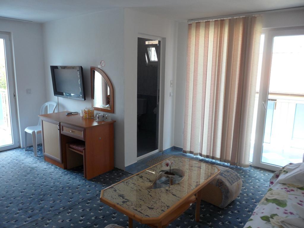 Sianie Guest House Ravda Exterior photo