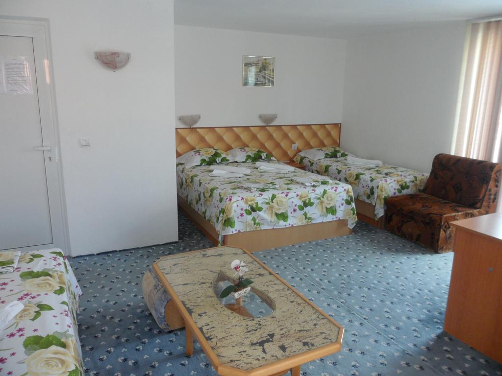 Sianie Guest House Ravda Exterior photo