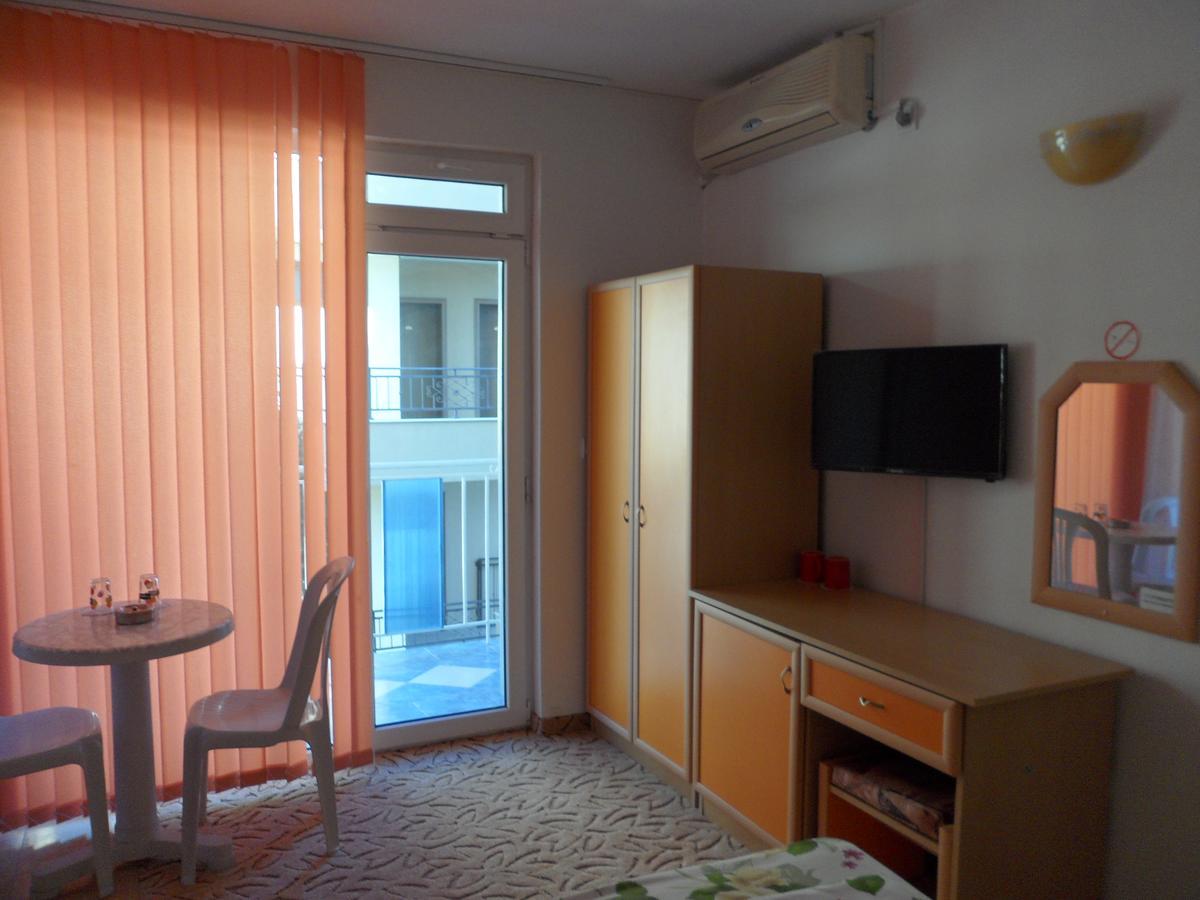 Sianie Guest House Ravda Exterior photo