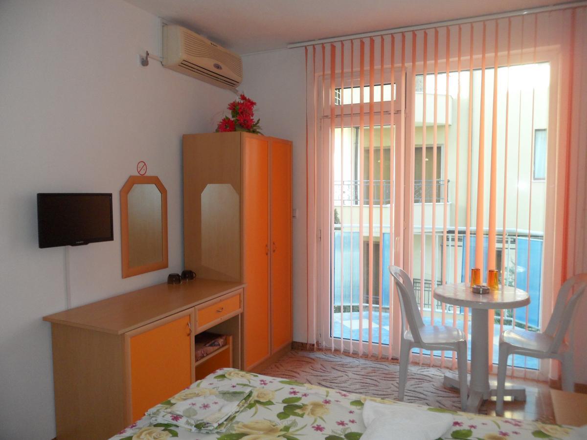 Sianie Guest House Ravda Exterior photo